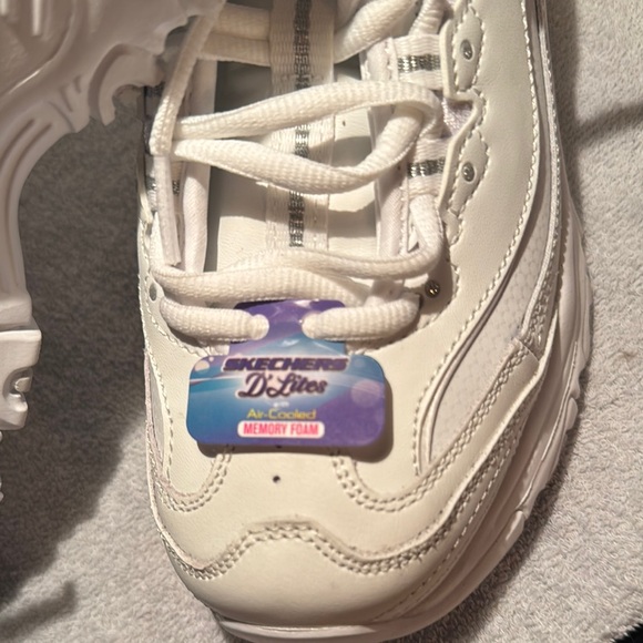 Skechers Women's D’Lites White w/Silver Sneakers- Sz 8. New - Picture 4 of 7
